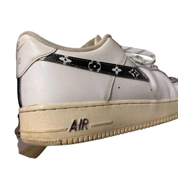 Nike Custom Black and white Sneakers - Picture 6 of 16